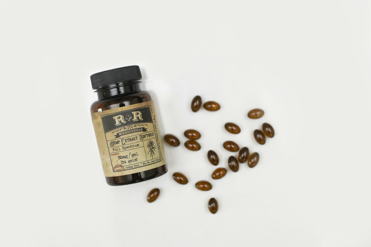 Curated dietary supplement capsules
